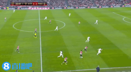 老将关键铲断救险，成全场转折点（老将神勇铲断化险，成为比赛拐点）