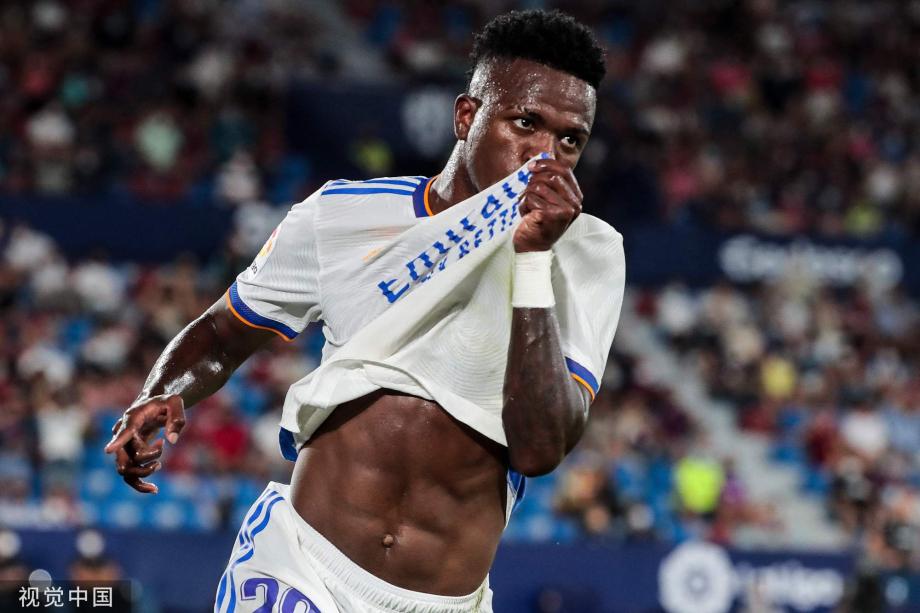 弗兰克：中国非常自由和安全，商品非常便宜，菜味道出奇地好（弗兰克：中国自由安全，物价低廉，菜肴惊艳可口）