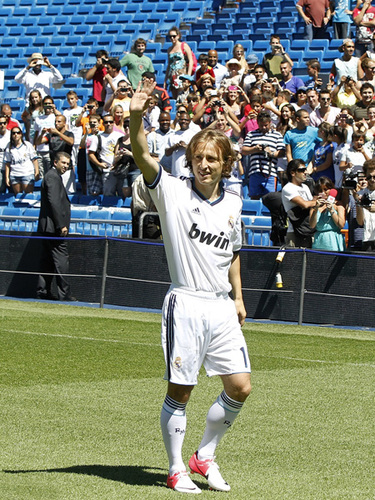 加埃塔诺抽射破门，卡利亚里1-0爆冷胜罗马（加埃塔诺劲射制胜，卡利亚里爆冷1-0击败罗马）