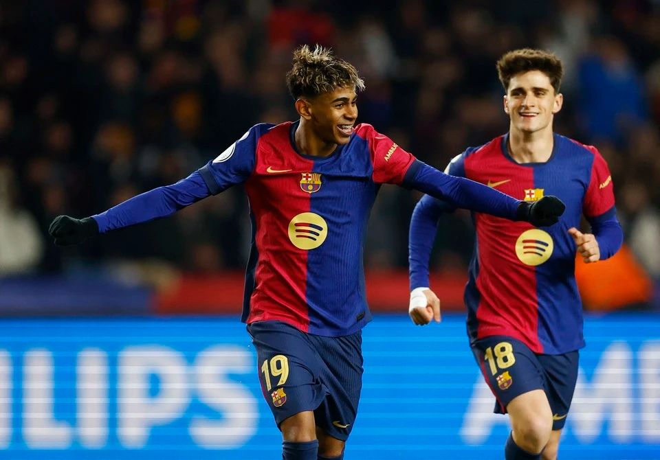 法兰克福主帅：因头球输比赛令人懊恼，遗憾上半场没进第二球（法兰克福主帅：头球失守令人懊恼，遗憾半场未能再下一城）