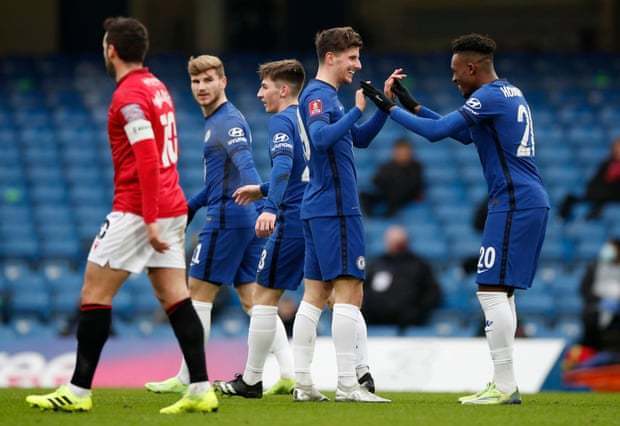 杰克逊轰24分，灰熊全队7人上双逆转取胜（杰克逊24分领衔，灰熊七人上双翻盘告捷）